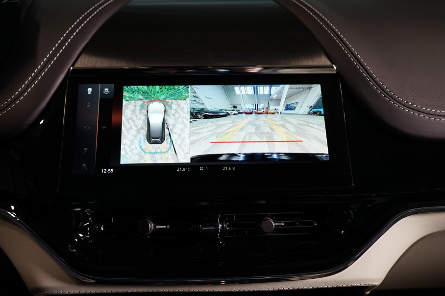 Aston Martin DBX 707