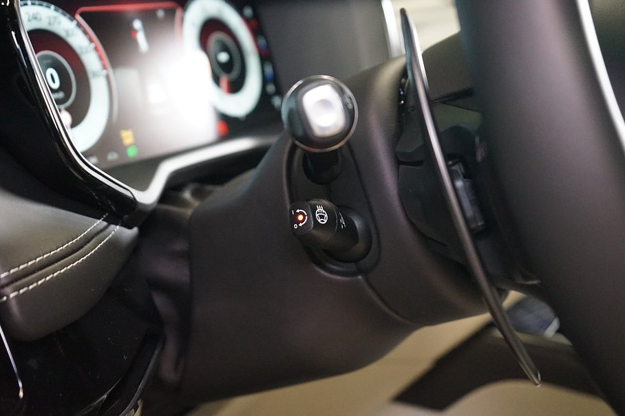 Aston Martin DBX 707