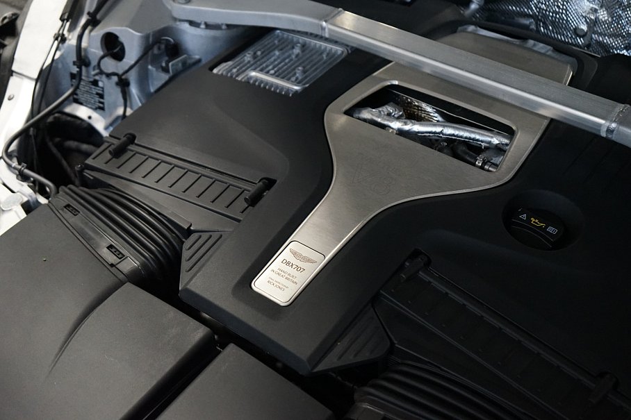 Aston Martin DBX 707