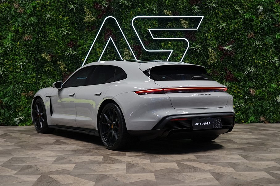 Porsche Taycan GTS Sport Turismo