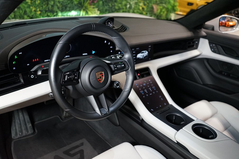 Porsche Taycan GTS Sport Turismo