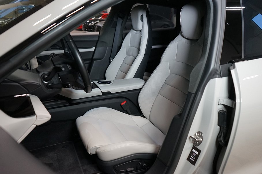 Porsche Taycan GTS Sport Turismo