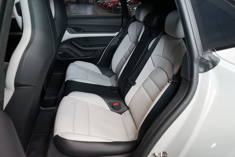 Porsche Taycan GTS Sport Turismo