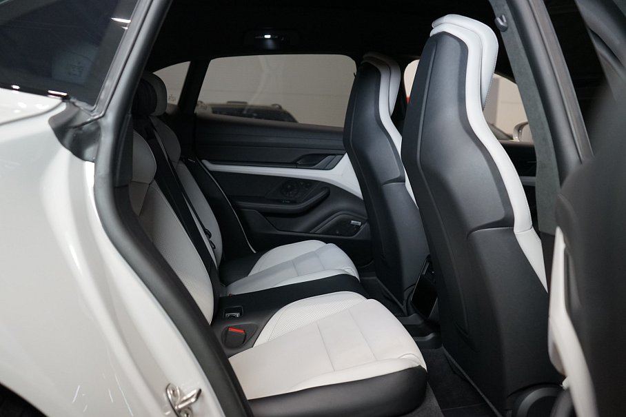 Porsche Taycan GTS Sport Turismo