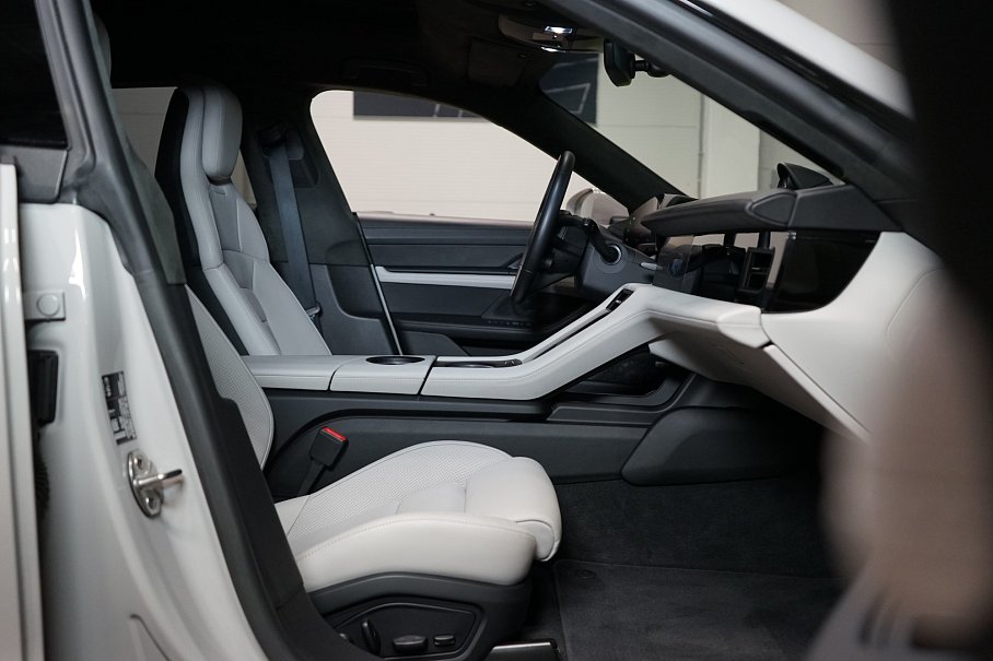 Porsche Taycan GTS Sport Turismo