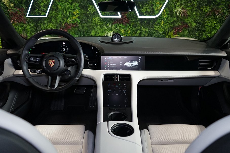 Porsche Taycan GTS Sport Turismo