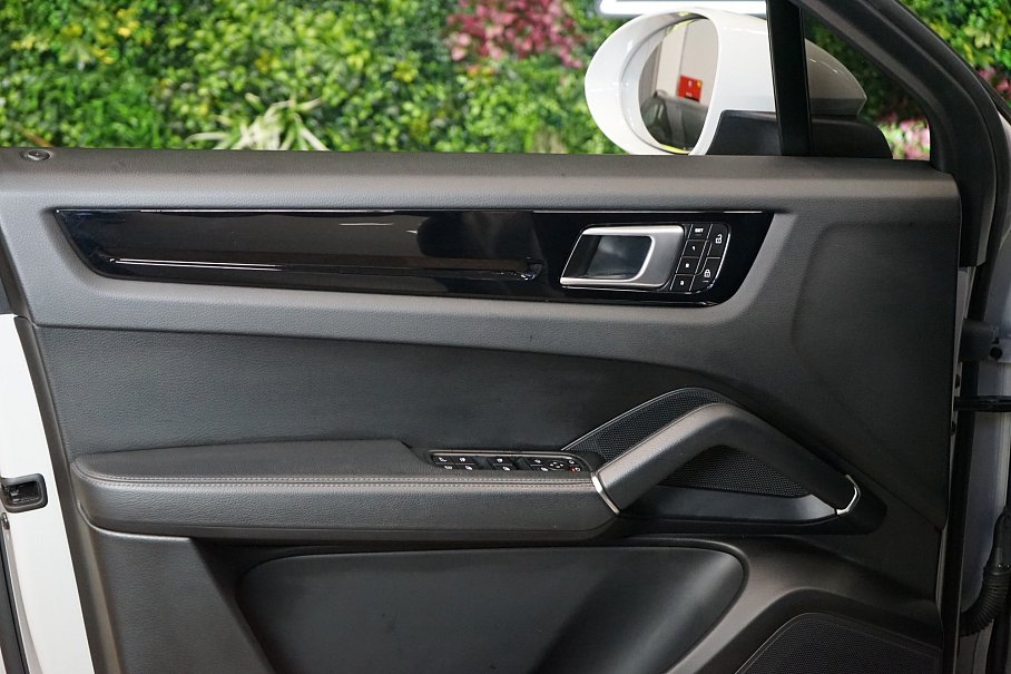 Porsche Cayenne Coupe E-Hybrid