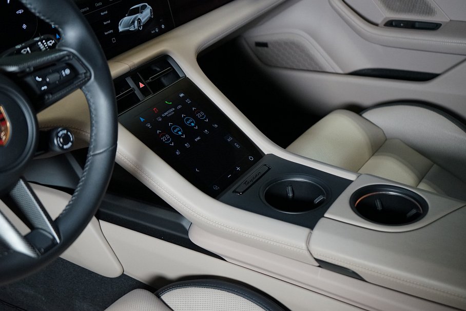 Porsche Taycan GTS Sport Turismo