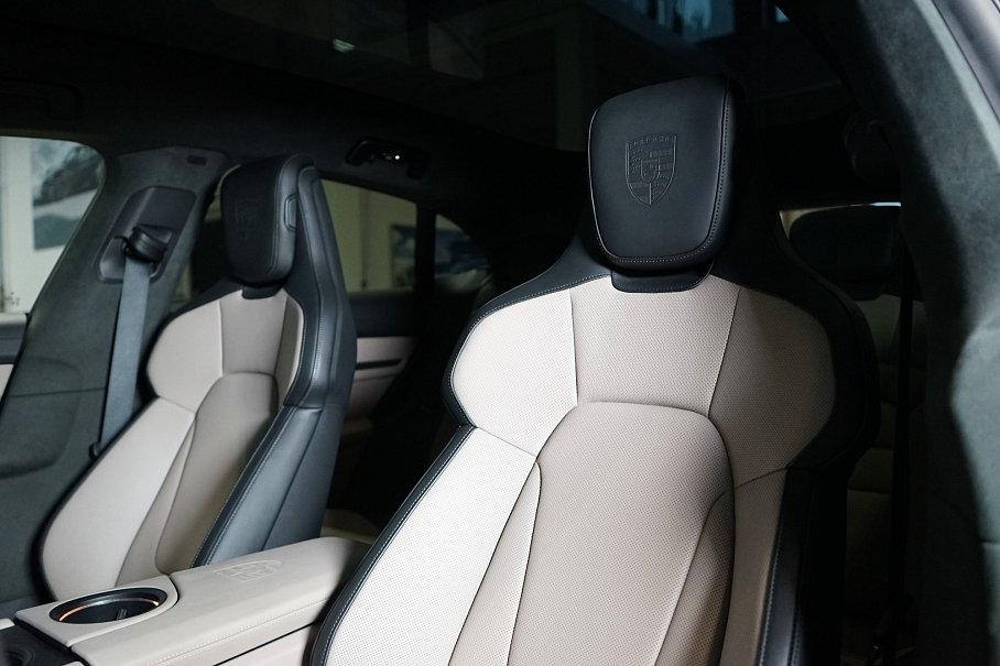 Porsche Taycan GTS Sport Turismo