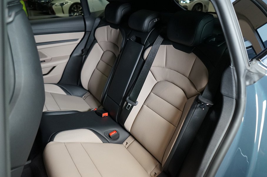 Porsche Taycan GTS Sport Turismo