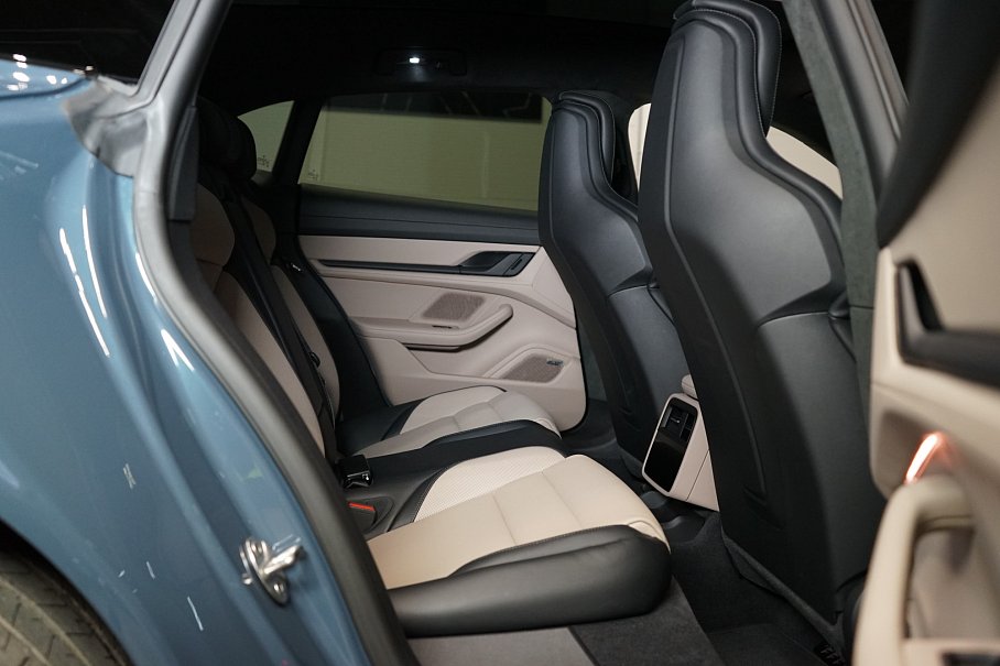 Porsche Taycan GTS Sport Turismo