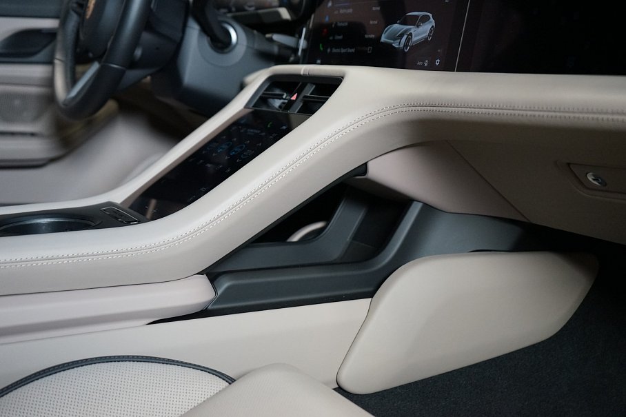 Porsche Taycan GTS Sport Turismo