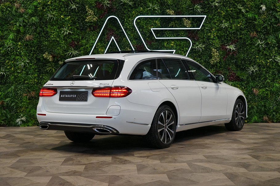 Mercedes-Benz Třída E 300 de 4Matic