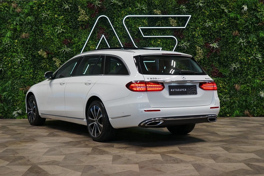 Mercedes-Benz Třída E 300 de 4Matic