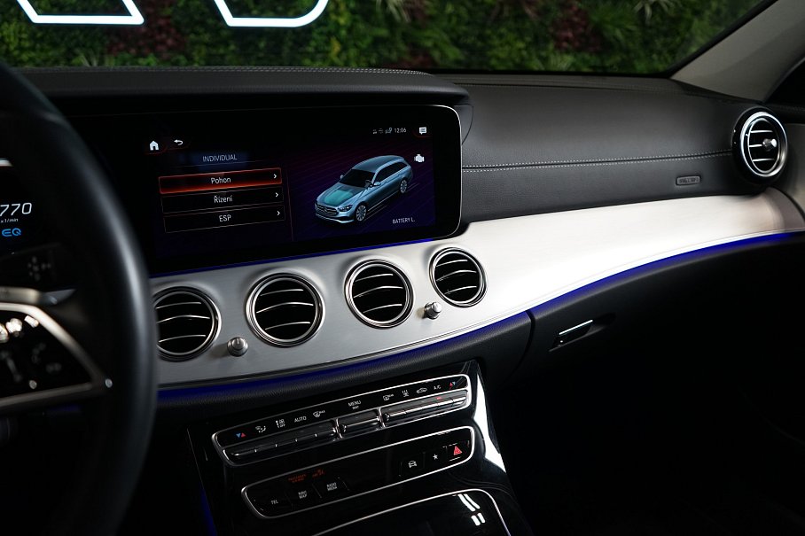 Mercedes-Benz Třída E 300 de 4Matic