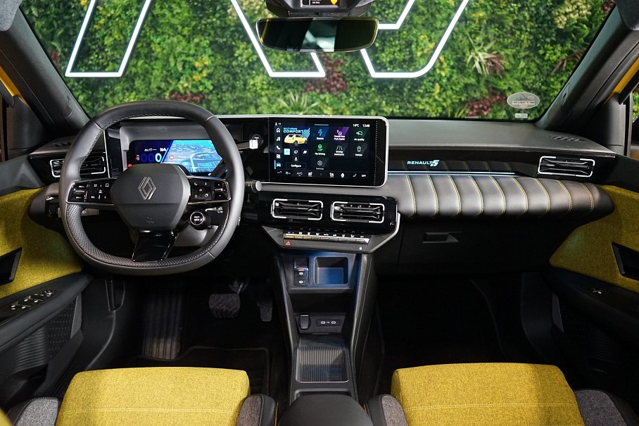 Renault R5 E-TECH iconic cinq comfort range