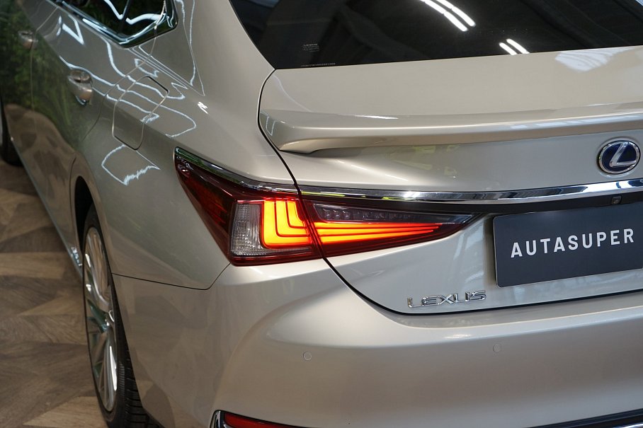 Lexus ES 300h Luxury