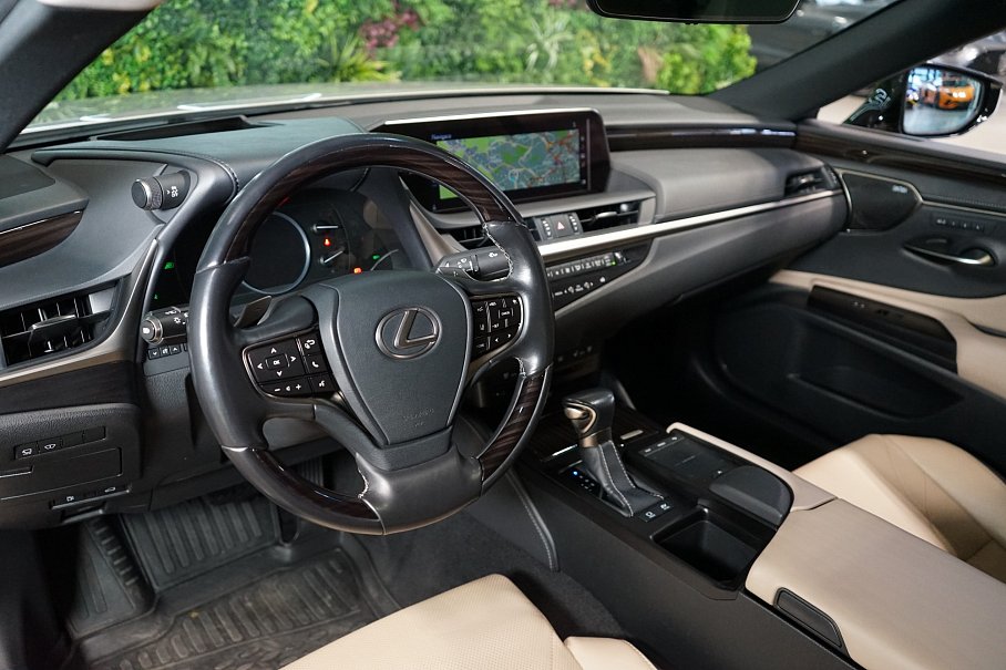 Lexus ES 300h Luxury