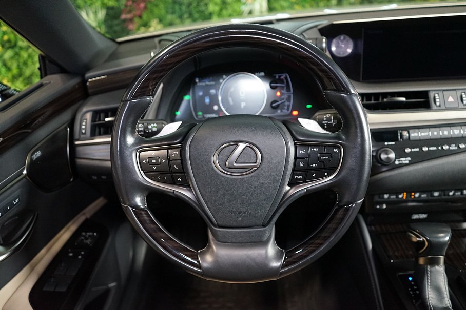 Lexus ES 300h Luxury