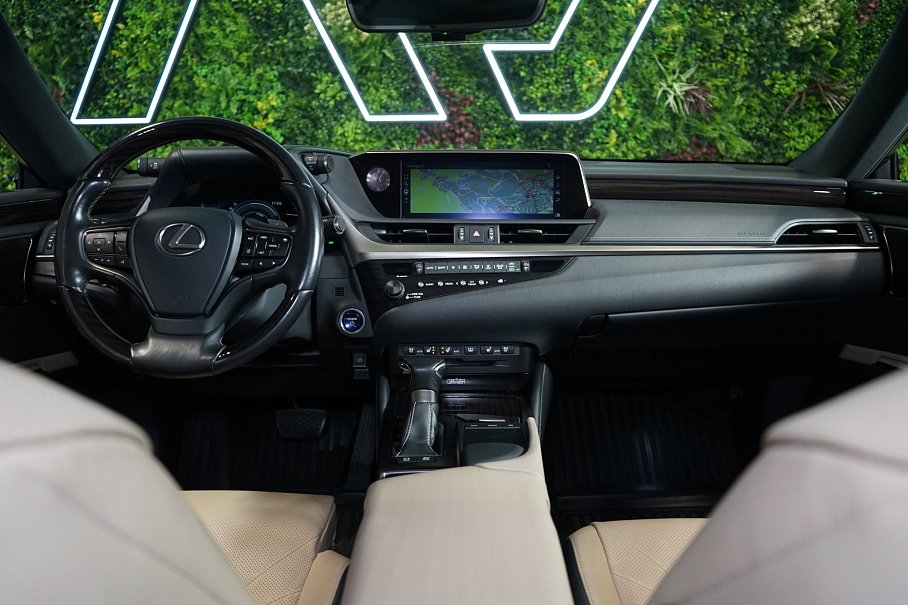 Lexus ES 300h Luxury