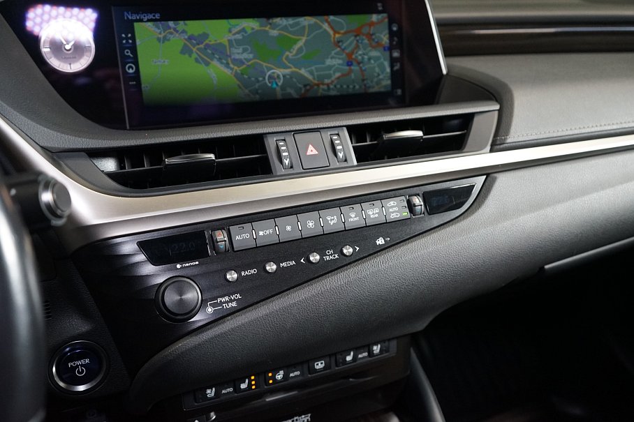 Lexus ES 300h Luxury