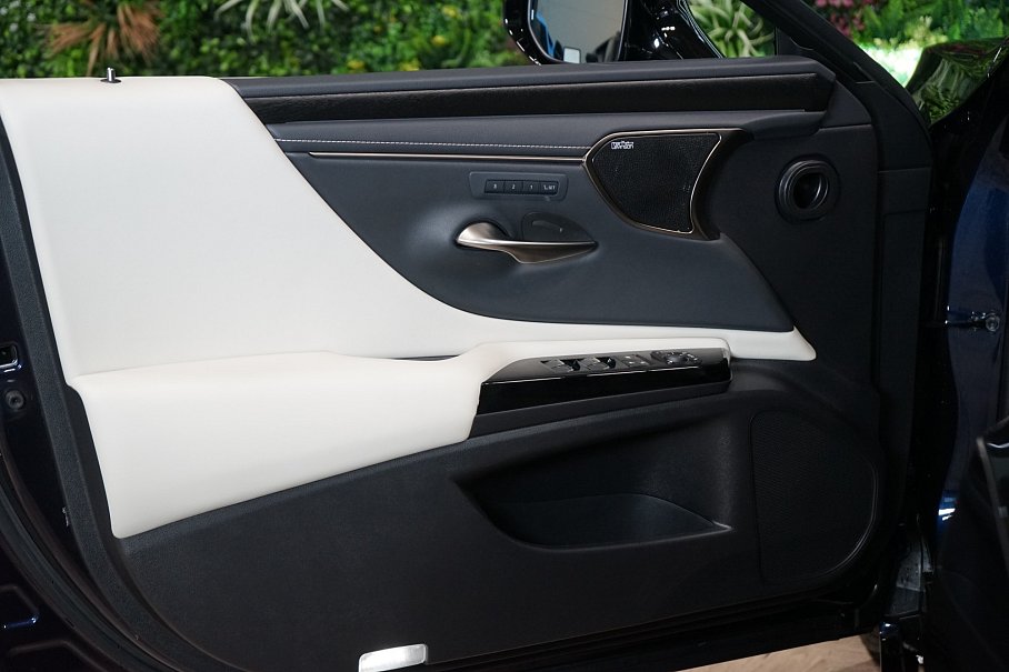 Lexus ES 300h Luxury