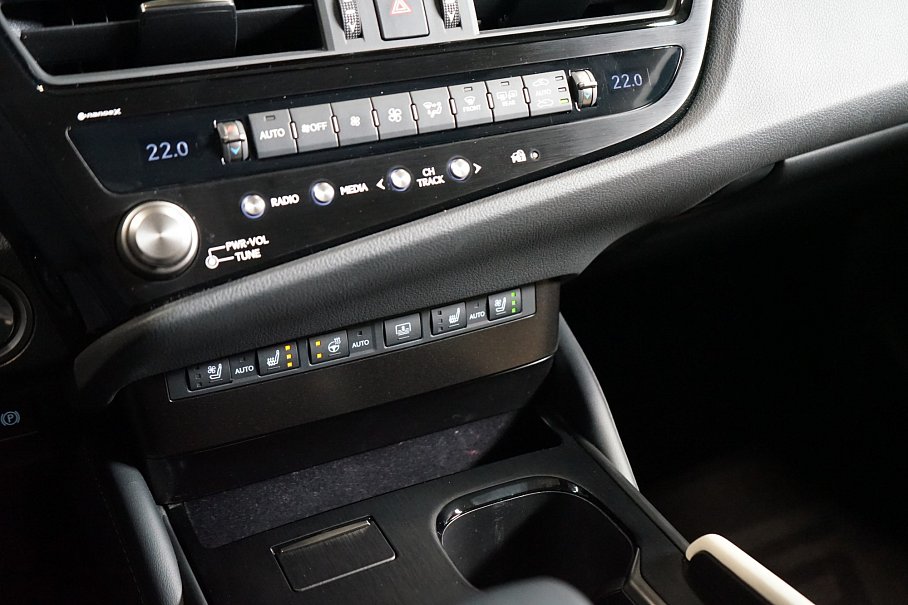 Lexus ES 300h Luxury