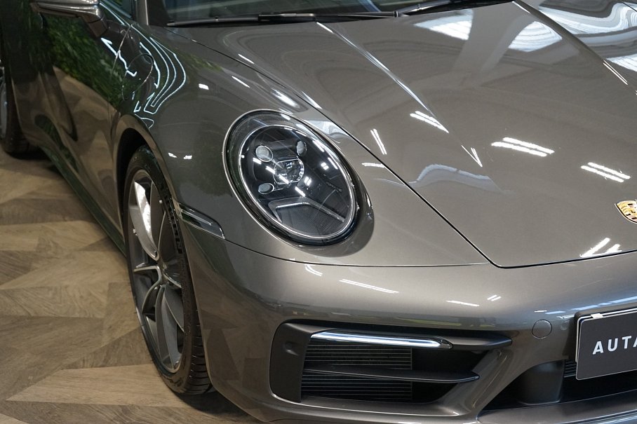 Porsche 911 992 Carrera 4