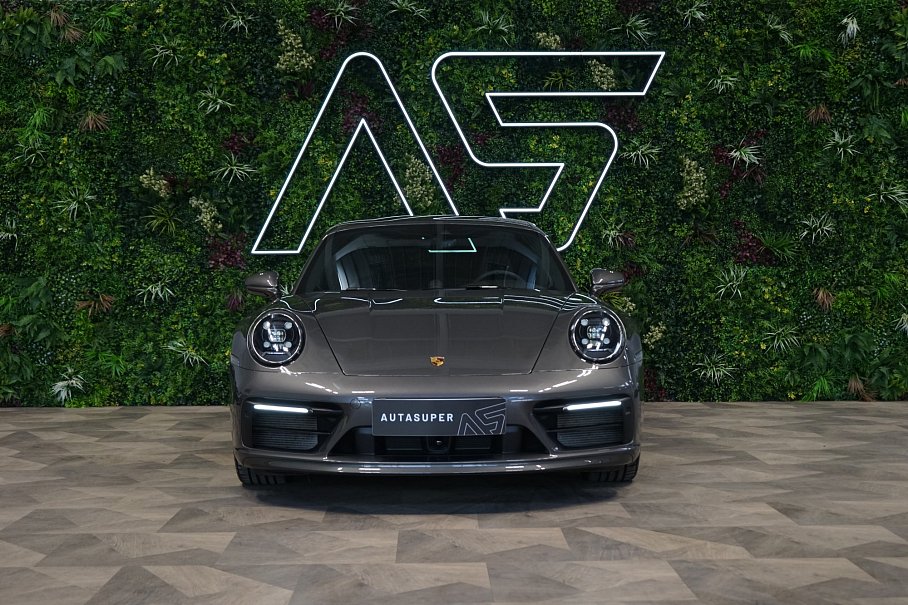 Porsche 911 992 Carrera 4