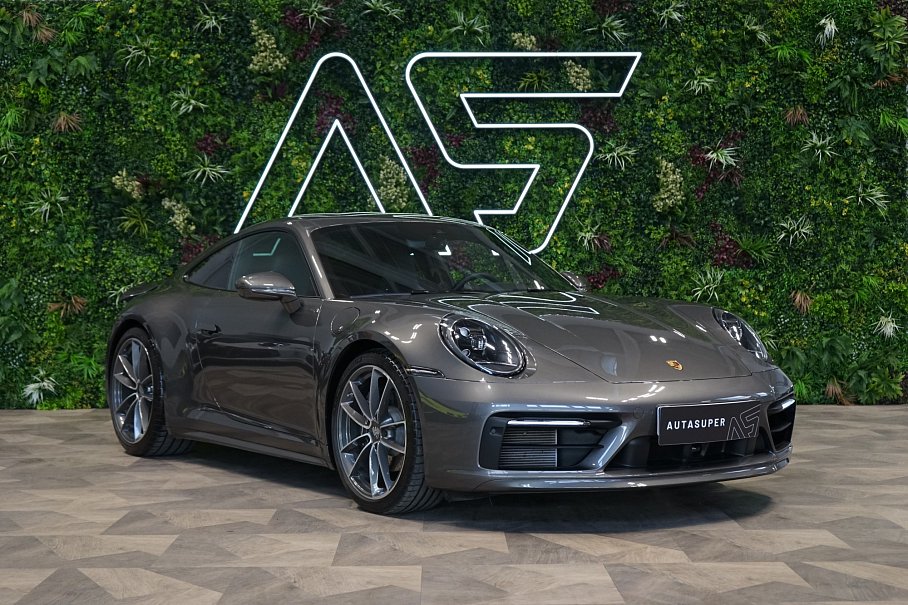 Porsche 911 992 Carrera 4