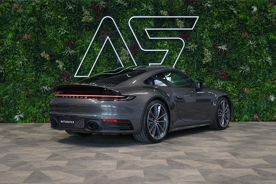 Porsche 911 992 Carrera 4