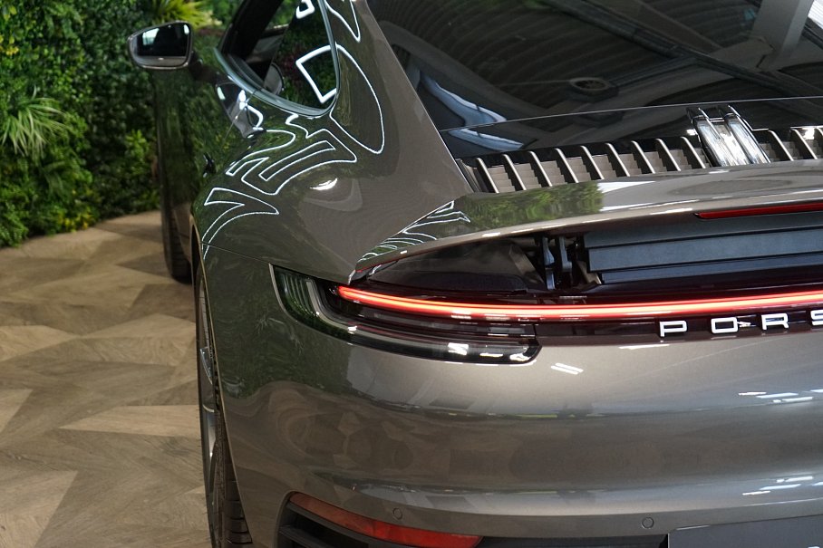 Porsche 911 992 Carrera 4