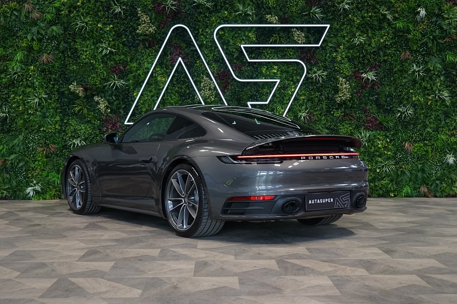 Porsche 911 992 Carrera 4