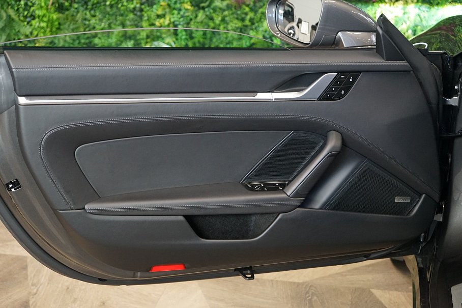 Porsche 911 992 Carrera 4