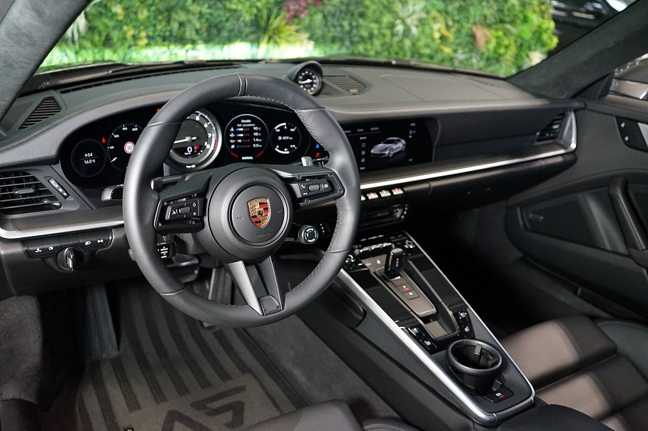 Porsche 911 992 Carrera 4