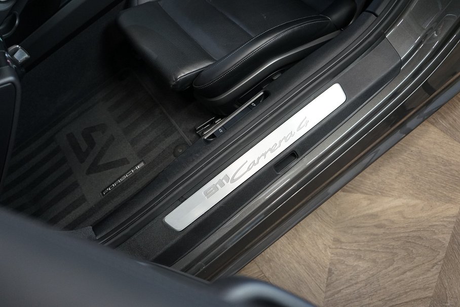 Porsche 911 992 Carrera 4