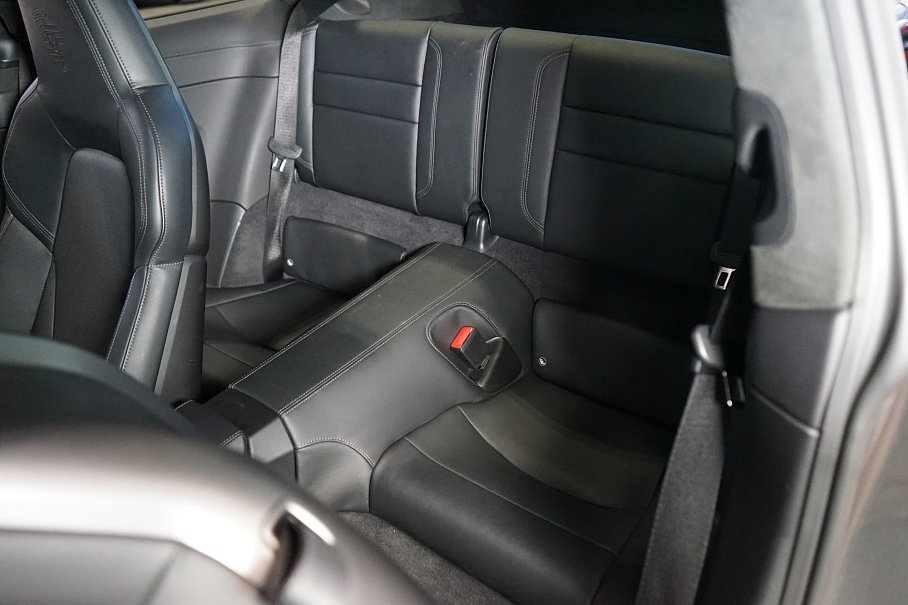 Porsche 911 992 Carrera 4