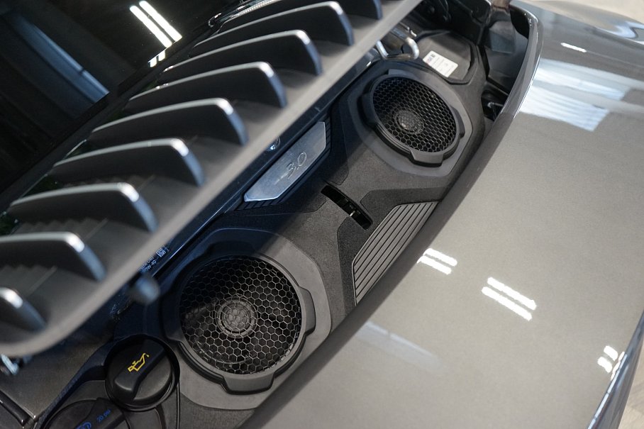 Porsche 911 992 Carrera 4