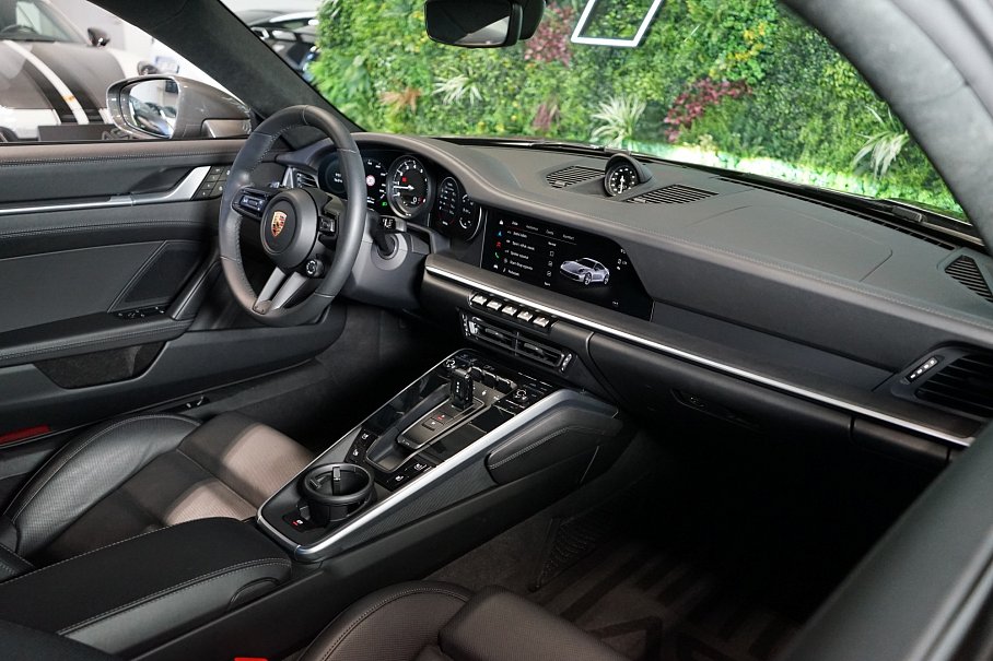 Porsche 911 992 Carrera 4