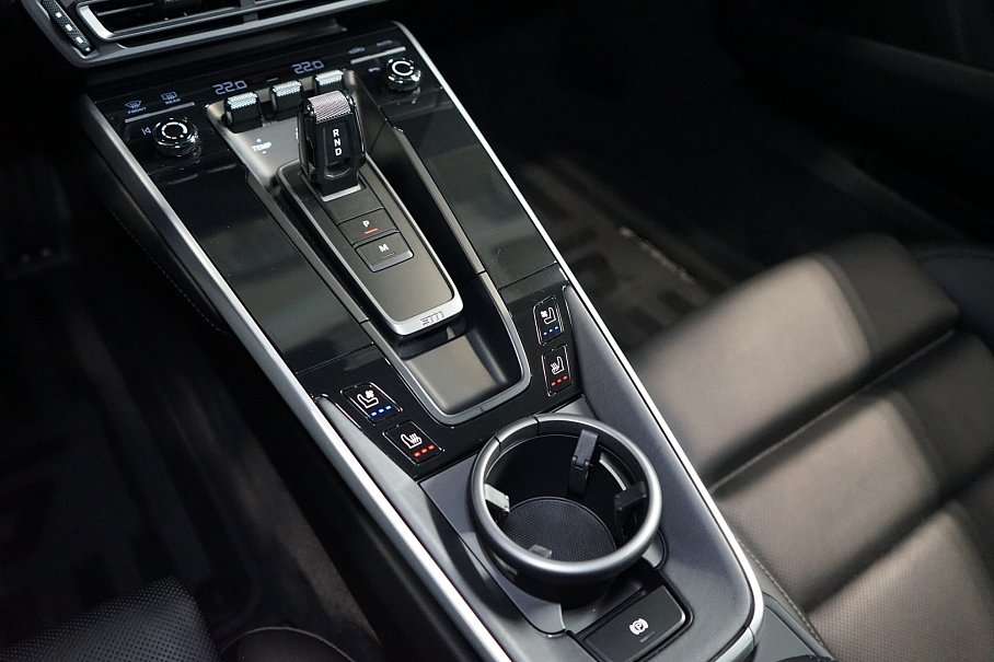 Porsche 911 992 Carrera 4