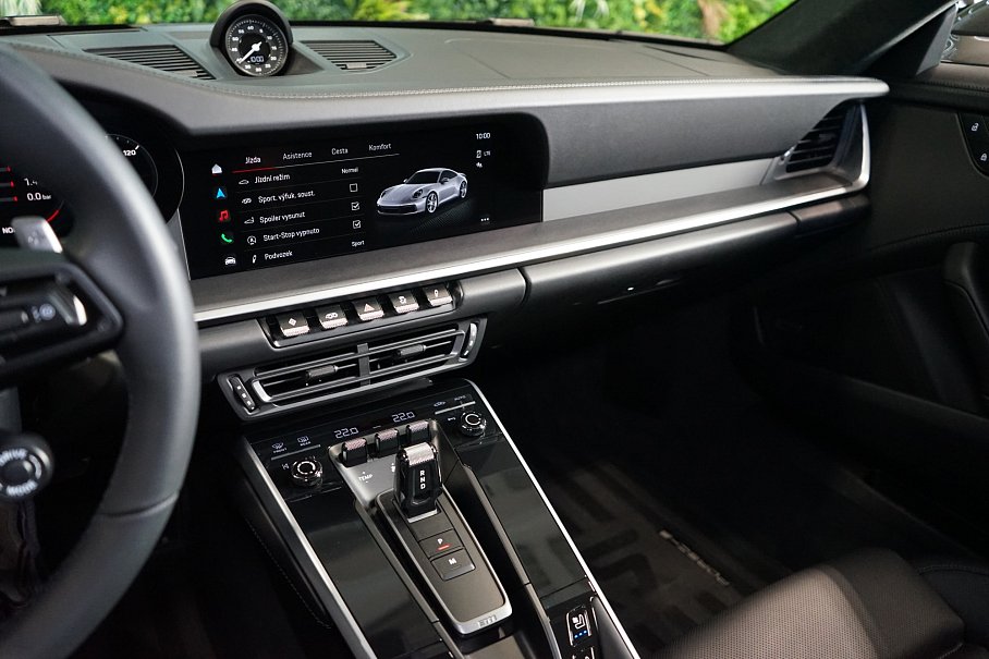 Porsche 911 992 Carrera 4