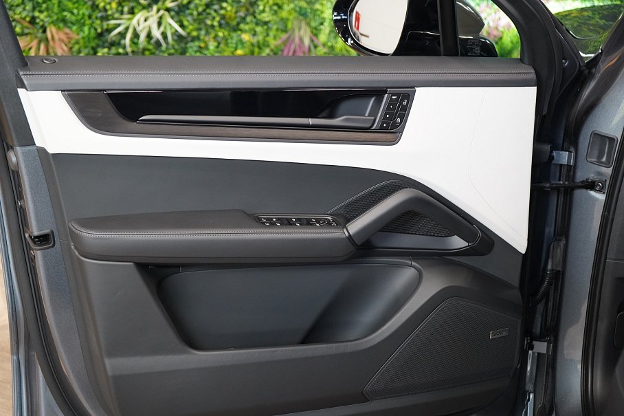 Porsche Cayenne S E-Hybrid Black Edition