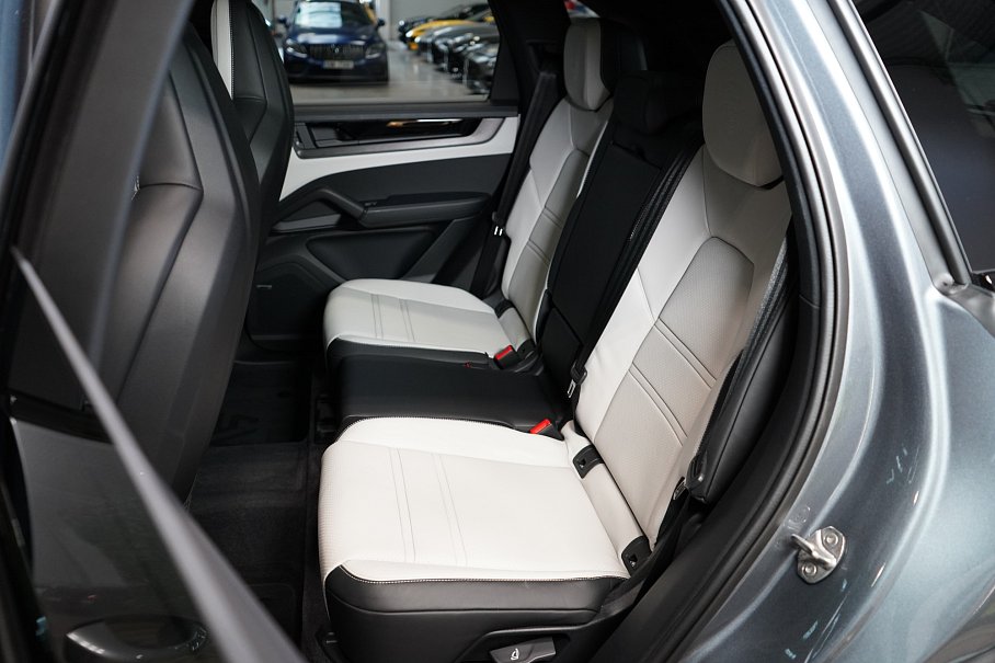 Porsche Cayenne S E-Hybrid Black Edition