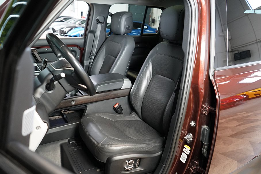 Land Rover Defender D300 130 First Edition