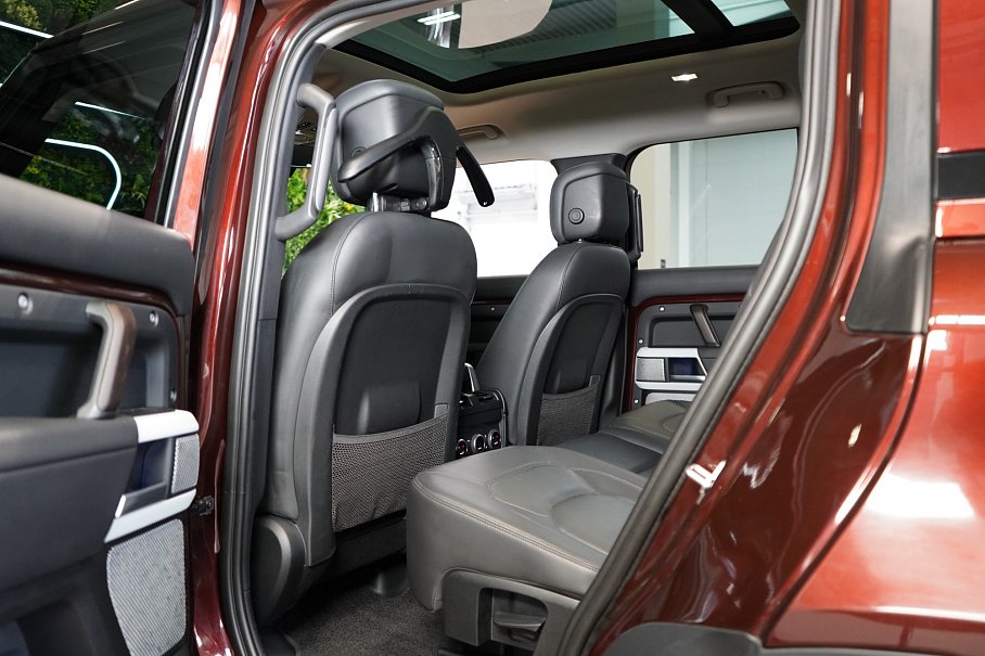 Land Rover Defender D300 130 First Edition