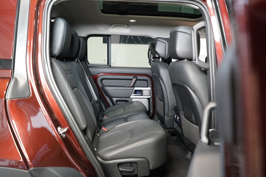 Land Rover Defender D300 130 First Edition