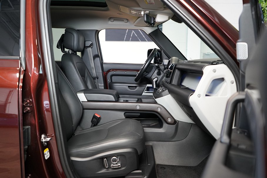 Land Rover Defender D300 130 First Edition