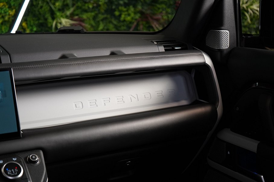 Land Rover Defender D300 130 First Edition