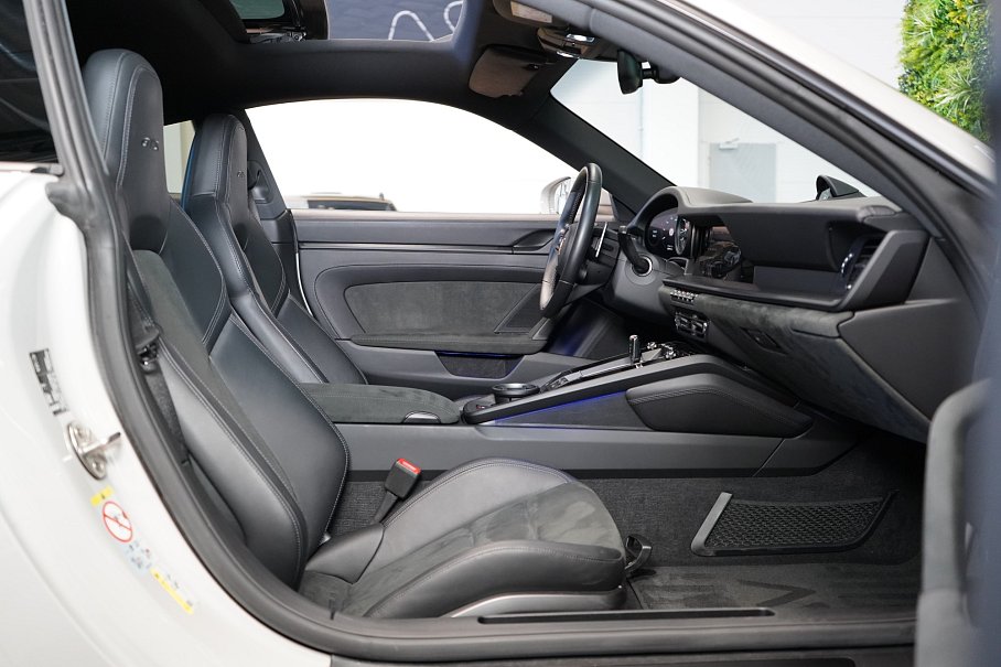 Porsche 911 992 Carrera GTS