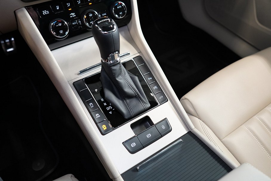 Škoda Superb 2.0 TSI Laurin & Klement